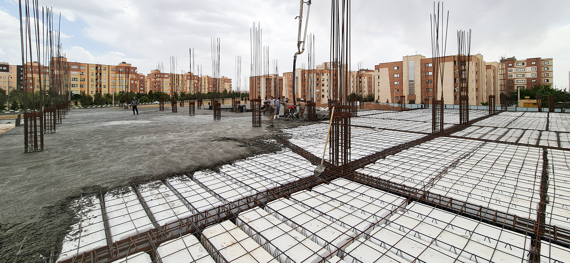 گزارش تصویری: بتن‌ریزی سقف اول بلوک A پروژه غدیر۲