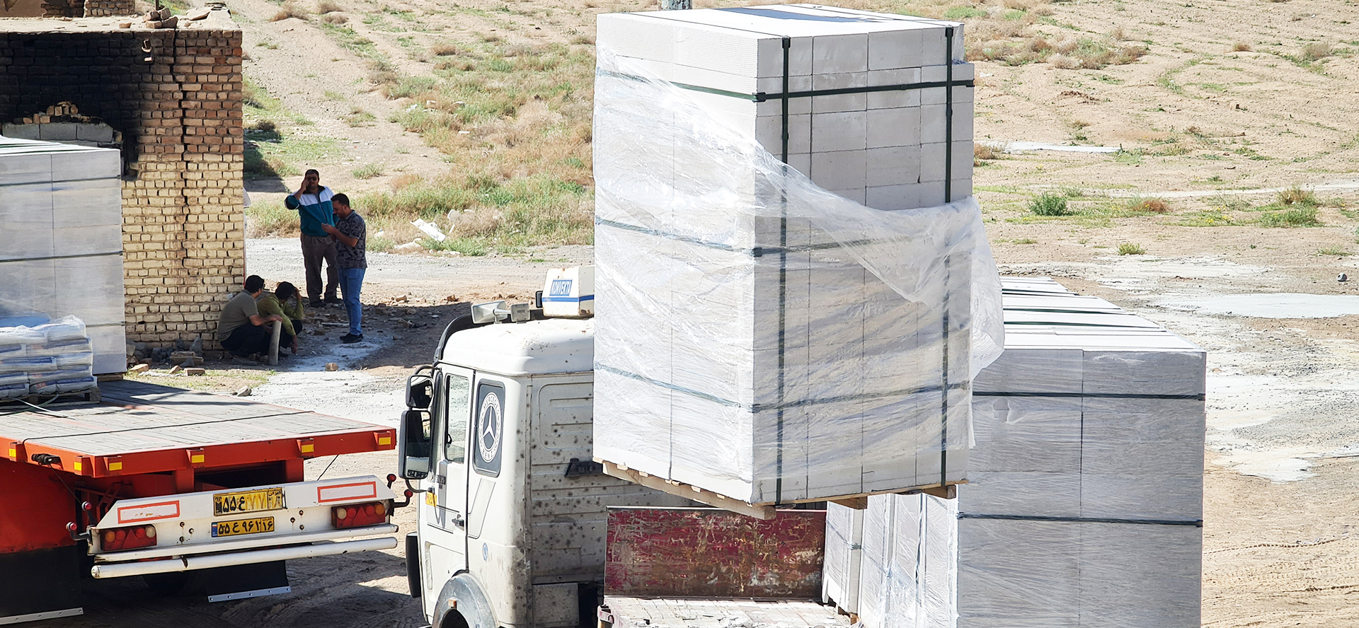 گزارش تصویری: تخلیه اولین محموله بلوک‌های دیواری AAC در پروژه غدیر ۱