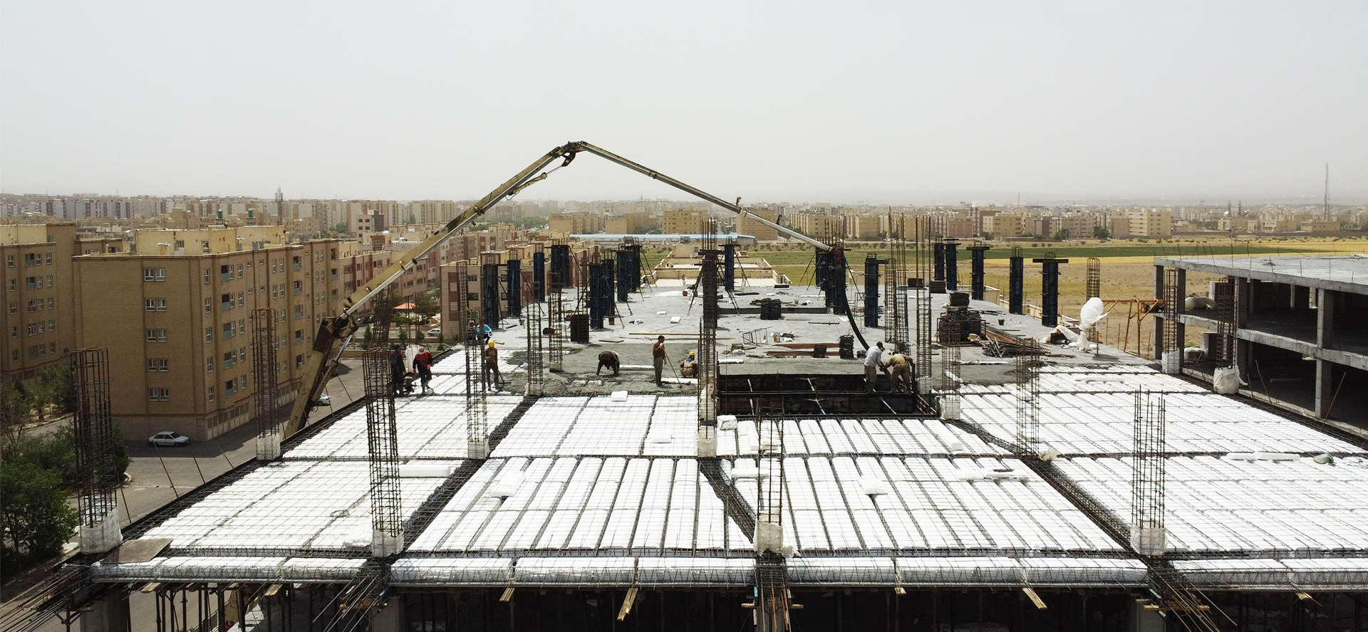 گزارش تصویری: پارت دوم بتن‌ریزی سقف ششم بلوک B پروژه غدیر ۱