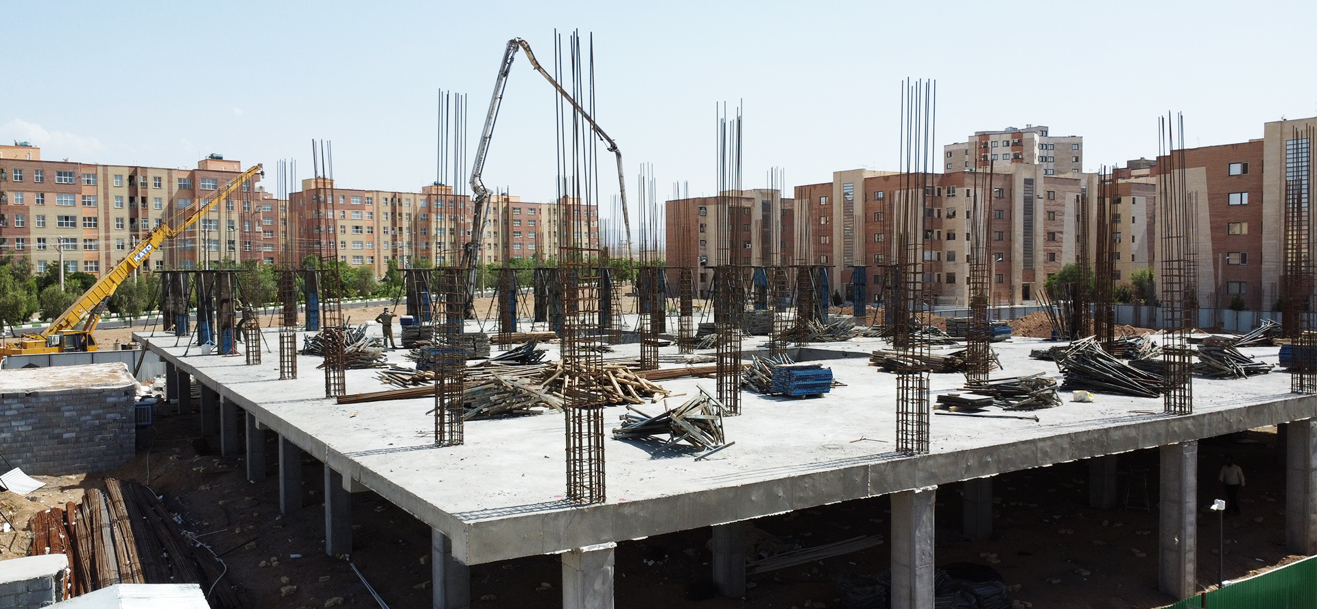 گزارش تصویری: پارت اول بتن‌ریزی ستون‌های سقف دوم بلوک A پروژه غدیر۲