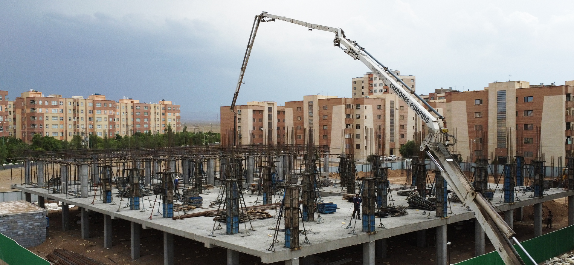 گزارش تصویری: پارت دوم بتن‌ریزی ستون‌های سقف دوم بلوک A پروژه غدیر۲