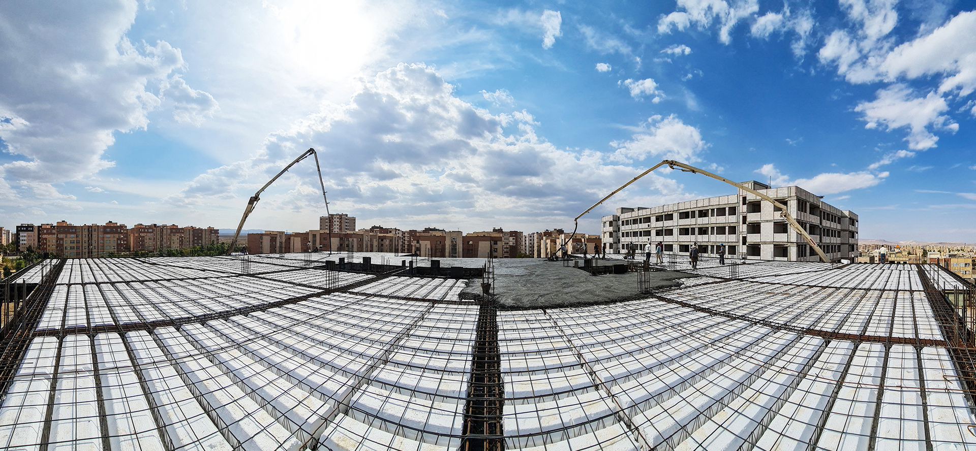 گزارش تصویری: بتن‌ریزی سقف چهارم بلوک A پروژه غدیر۲ انجام گرفت