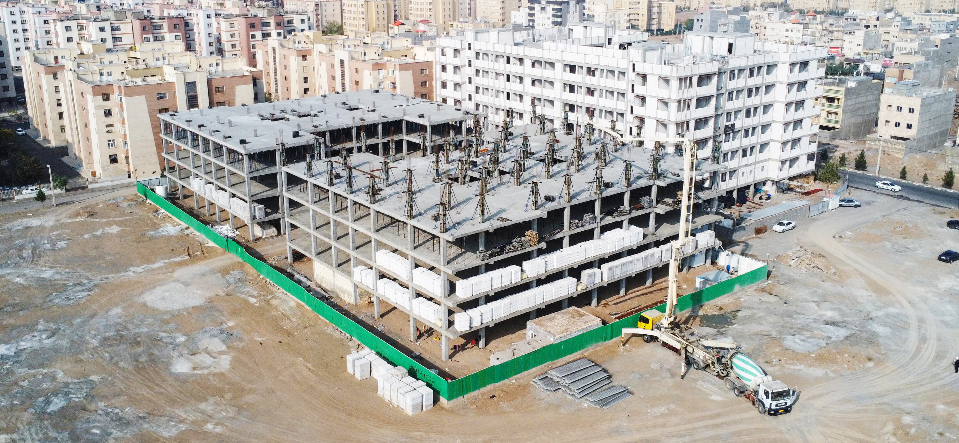 گزارش تصویری: بتن‌ریزی ستون‌های سقف پنجم بلوک A پروژه غدیر۲