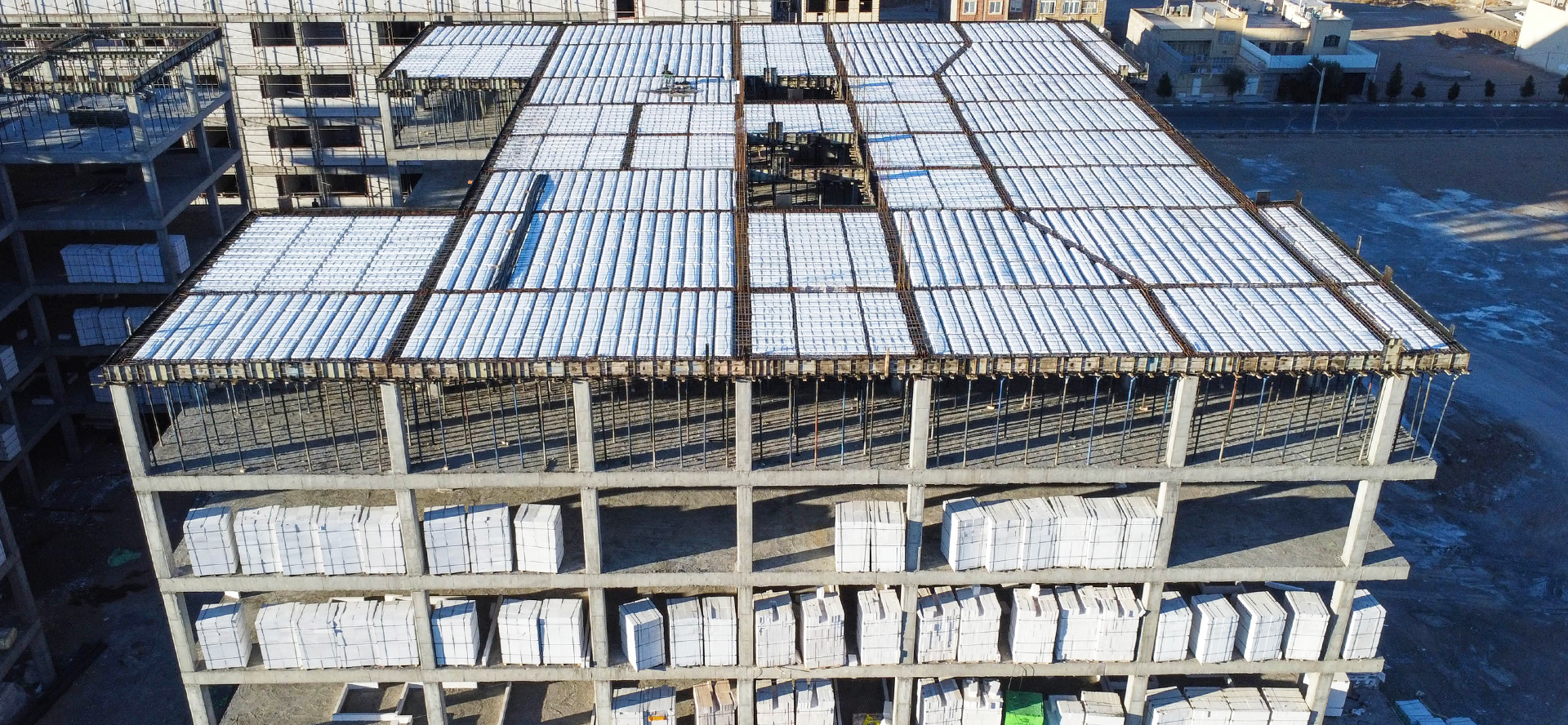 گزارش تصویری: آماده سازی سقف ششم بلوک‌ A پروژه غدیر۲ برای بتن‌ریزی