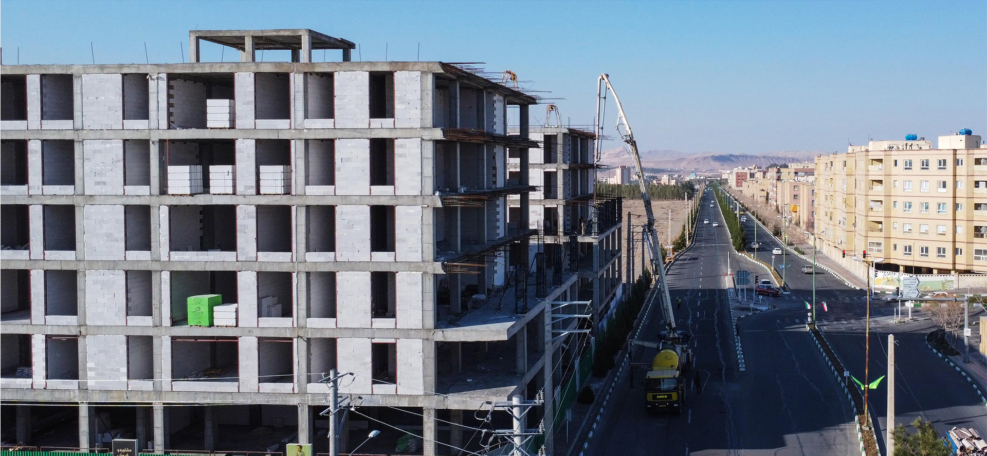 گزارش تصویری: بتن‌ریزی ستون‌های باقی‌مانده از سقف چهارم بلوک A و B پروژه غدیر۱
