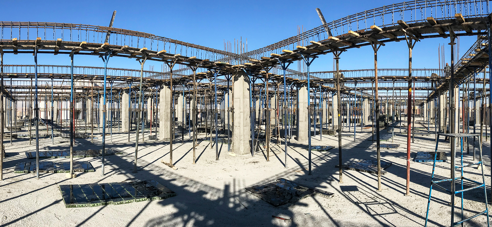 گزارش تصویری: آخرین وضعیت آماده‌سازی سقف ششم بلوک B پروژه غدیر۲