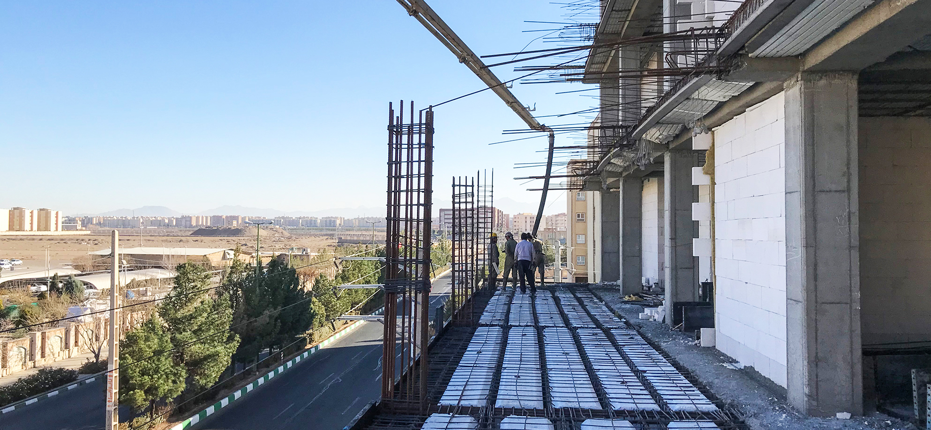 گزارش تصویری: بتن‌ریزی بخش باقی‌مانده از سقف سوم بلوک‌های A و B پروژه غدیر۱